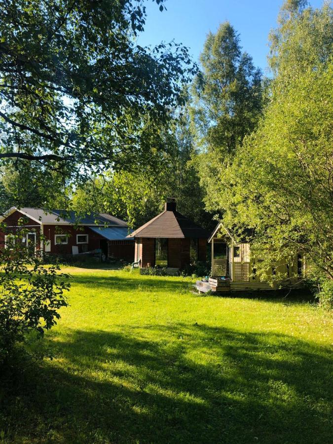 Pihlajamaeen Lomamoekit Vanhakyla Eksteriør bilde